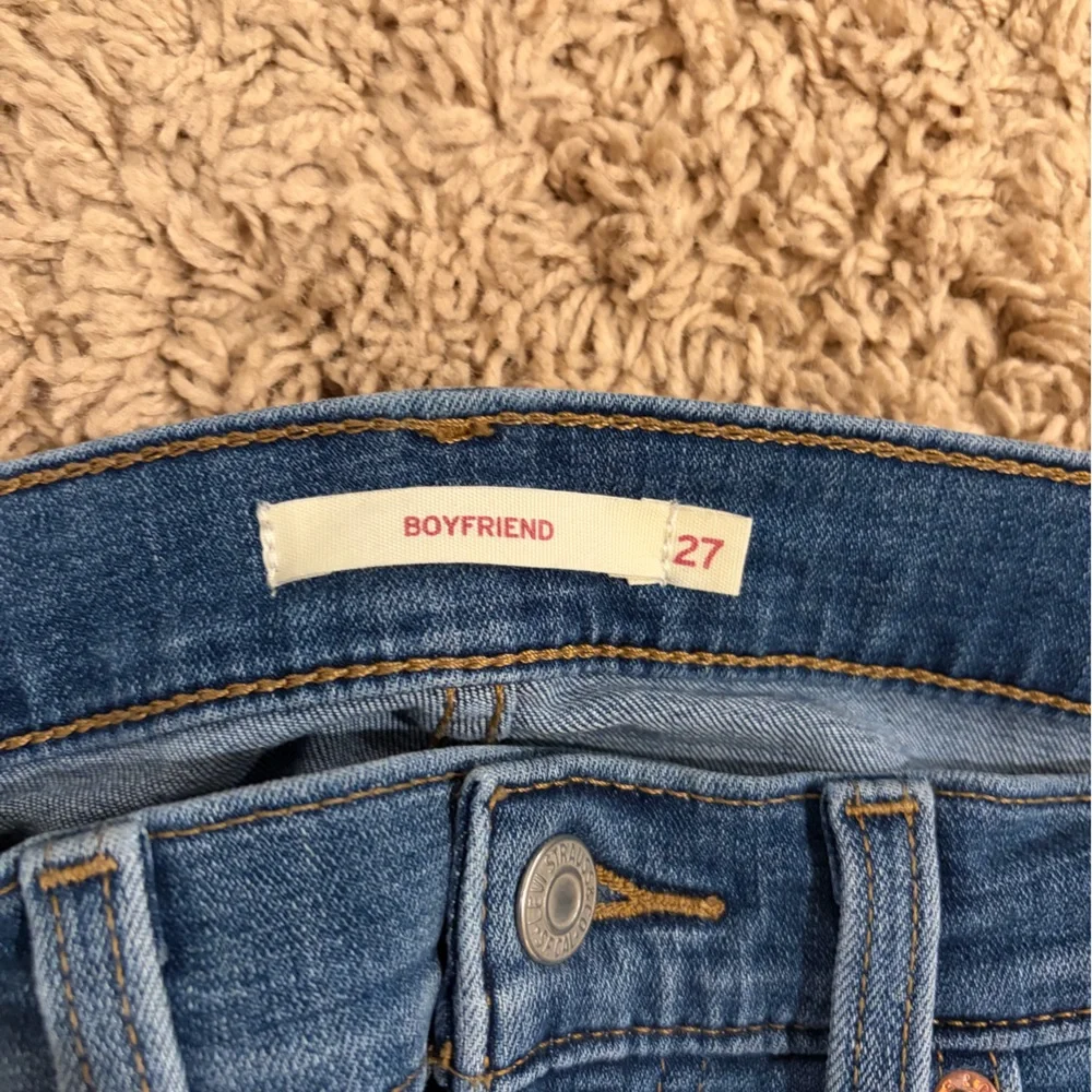 Levi’s Boyfriend Jeans Size 27 Distressed Medium Wash - Picture 4 of 4